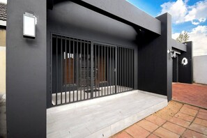 อพาร์ทเมนท์, 1 ห้องนอน, ลานระเบียง | การตกแต่งภายนอก