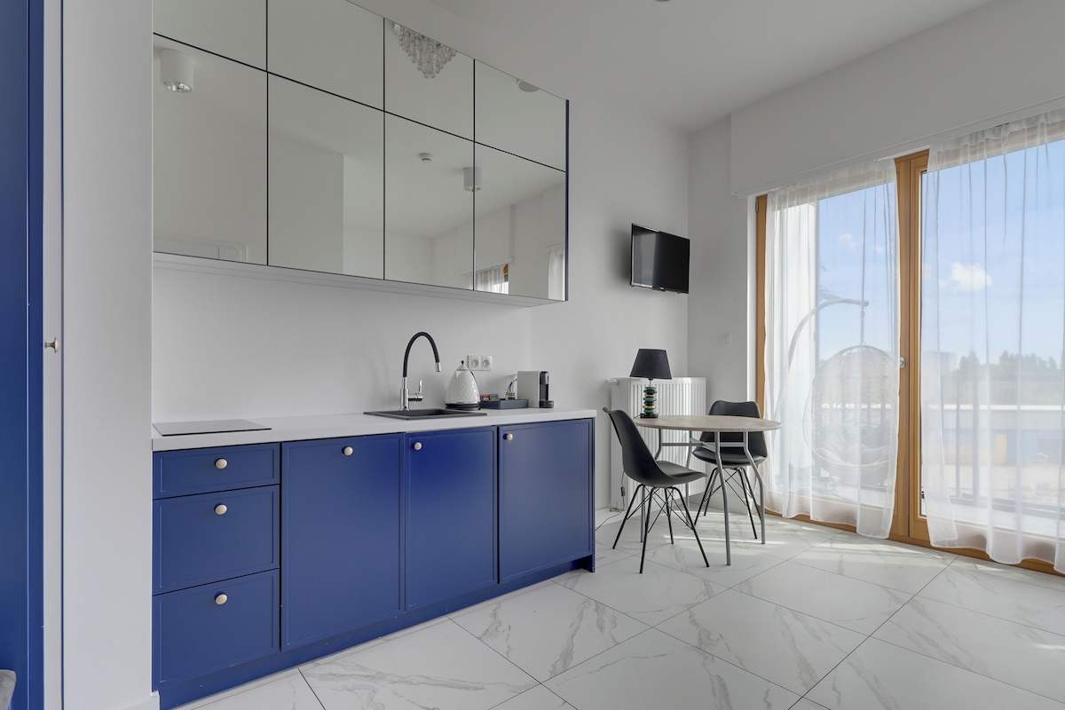 Comfort Studio Suite, Balcony | Dapur kecil peribadi | Pembancuh kopi/teh, peti sejuk/penyejuk beku saiz penuh, ketuhar, dapur 