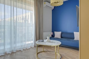 Comfort-huoneisto, parveke, näköala pihalle | Oleskelualue