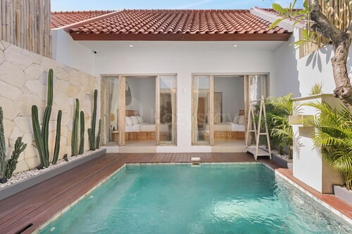 Navra Villa by Kozystay - Canggu