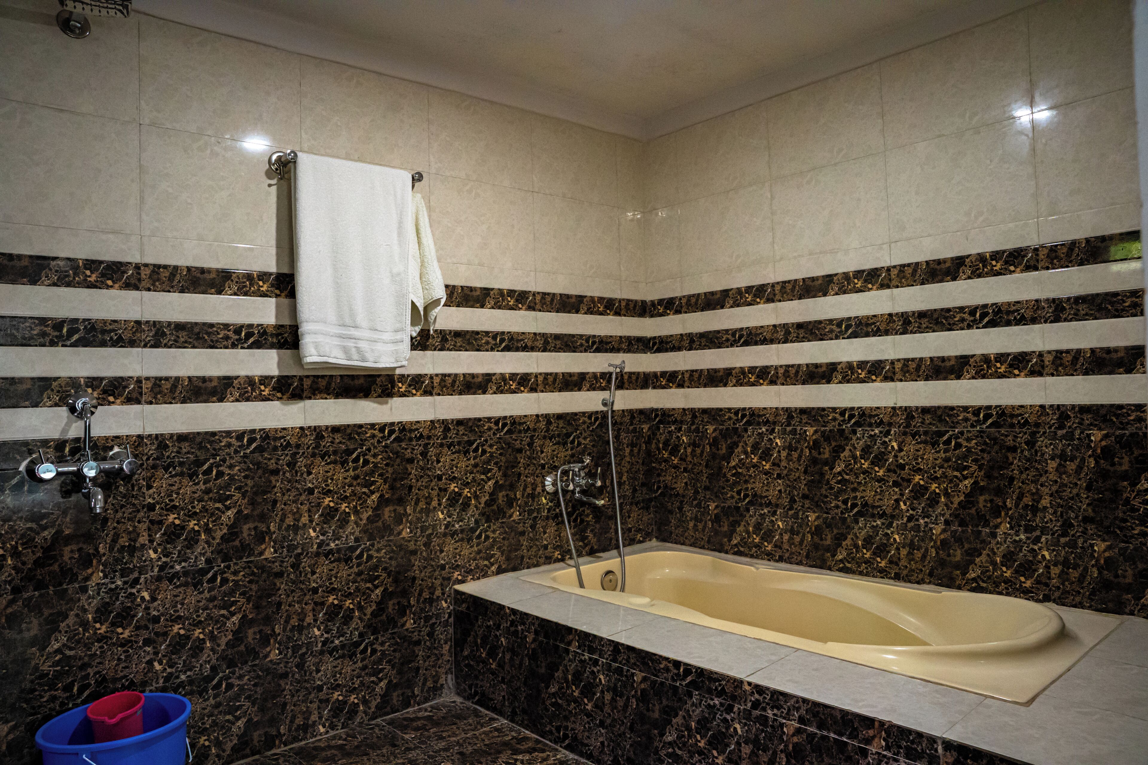 Family Suite, Garden View | Bathroom | Shower, towels, soap, shampoo