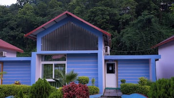 Villa de lujo, balcón, vistas al río | Exterior