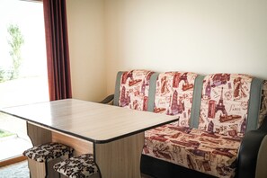 家庭單棟房屋, 湖景 | 用餐區