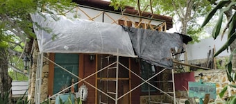 Casa de campo privada alejada del ruido; alberca y terraza, ideal para nudismo