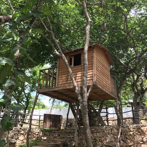 A private country home away from the noise; with a pool and terrace, ideal for nudism