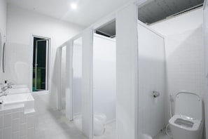 Dormitorio compartido económico | Baño