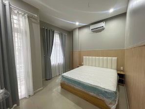 Deluxe Double Room, Balcony, City View - Maris Beachside Hotel Da Nang (An Hai)