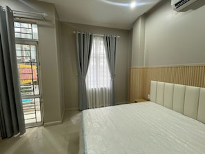 Deluxe Double Room, Balcony, City View - Maris Beachside Hotel Da Nang (An Hai)