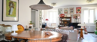 A51 – Ancona, elegant three-room apartment in the historic center
