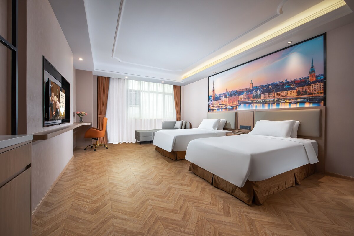 Classic Twin Room | Meja, ruang kerja komputer riba, Wi-fi percuma, cadar katil 