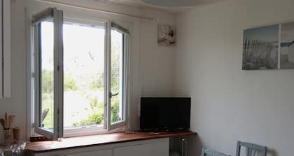 A townhouse in the countryside by the sea. 30 m². Small dogs are allowed.
