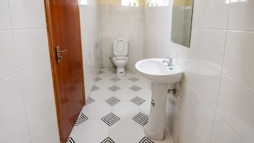 Shower, free toiletries, soap, toilet paper