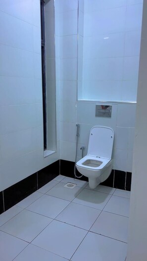 Deluxe Apartment, Balcony, Garden View | Bathroom | Shower, free toiletries, slippers, towels - Baharini Cottages Diani (Diani Beach)