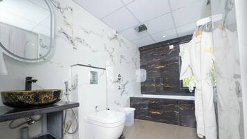 Doppia Luxury | Bagno | Doccia, asciugacapelli, asciugamani, sapone
