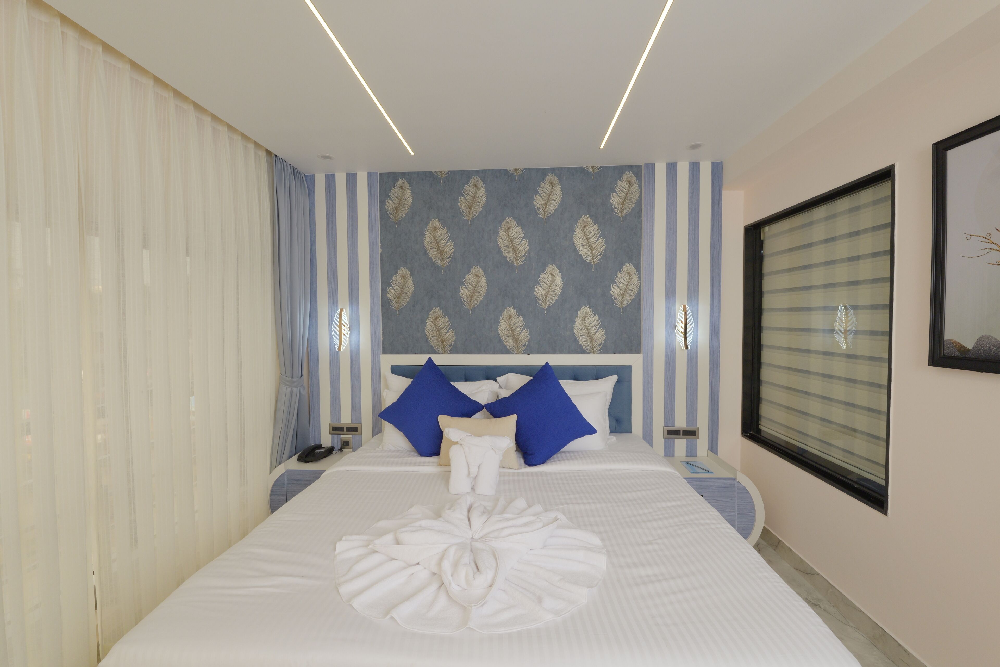 Luxury Double Room | Desk, laptop workspace, free WiFi