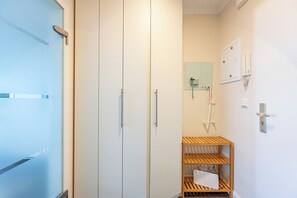Interior - Vacation Rental in Husum with an Exceptional Ocean View and a Balcony (Husum)