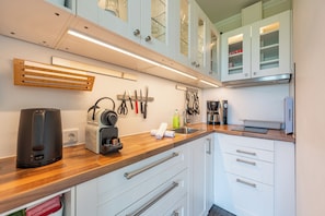 Private kitchen - Vacation Rental in Husum with an Exceptional Ocean View and a Balcony (Husum)