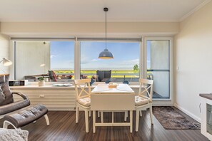Dining - Vrbo Property (Husum)