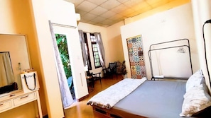 Standard Double Room, Balcony, Courtyard View | Blackout drapes, WiFi (free) - Sami Homestay (Hai Chau)