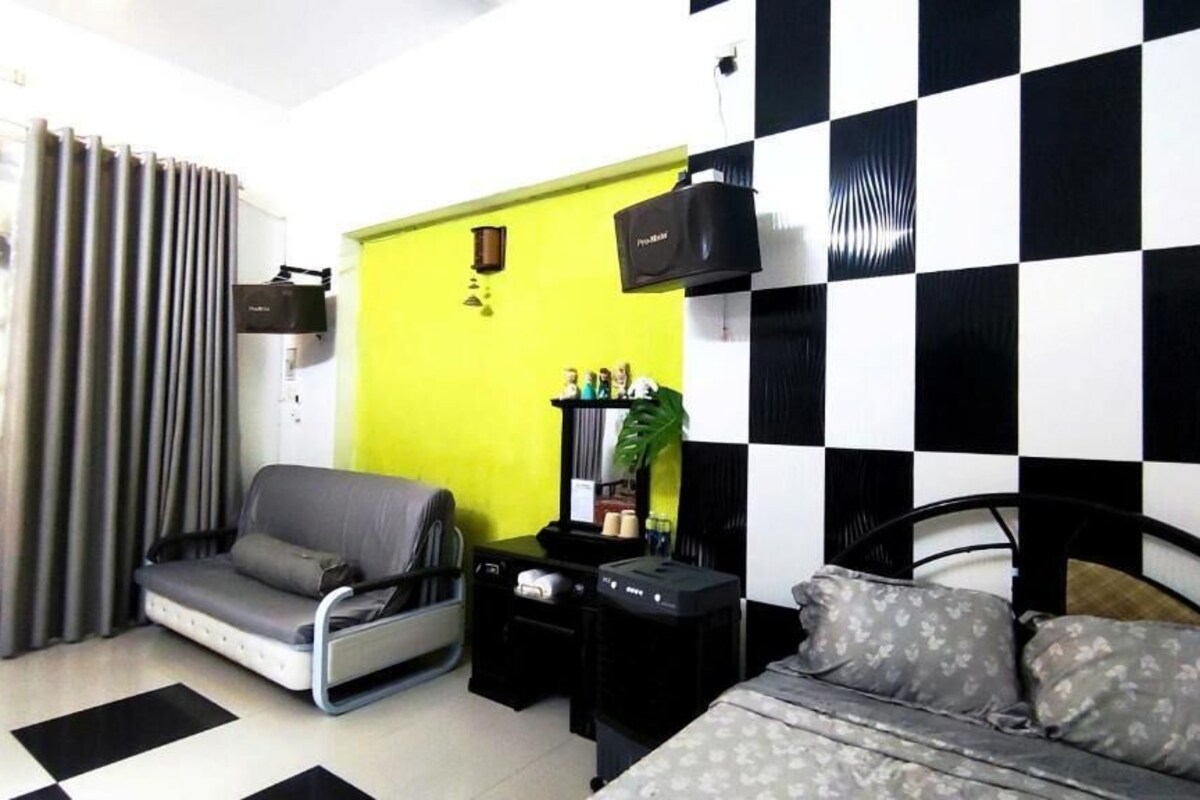 Dormitorio compartido familiar, vista al patio | Cortinas blackout y wifi gratis 