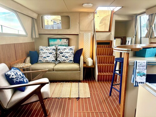 Luxury boutique floating yacht suite with marina amenities close to beach & town