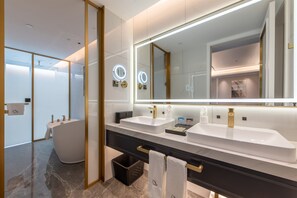 Deluxe Suite, City View | Bathroom | Hair dryer, slippers, towels, soap - Xana Deluxe Hotel Foshan Jinbo Center (Foshan)