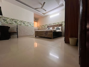 Triple Room, Penyaman udara | Ruang kerja komputer riba, katil lipat simpan/tambahan, Wi-fi percuma 