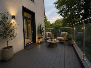 A deck with two chairs, a table, and potted plants. - 1 & 2 Bed Chic Apartments near Battersea Central London FREE WIFI & AIRCON (London)
