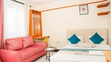 Deluxe Studio Suite | Living area