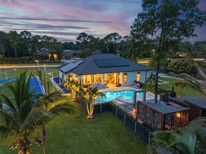 Luxury Villa with Pool & Sports Court