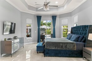 Villa luxueuse, patio, vue sur le jardin