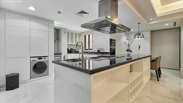 Deluxe Apartment, Balcony | Private kitchen