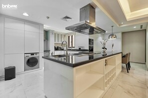 Appartement Deluxe, balcon | Cuisine privée | Machine à expresso, cafetière/bouilloire, bouilloire électrique