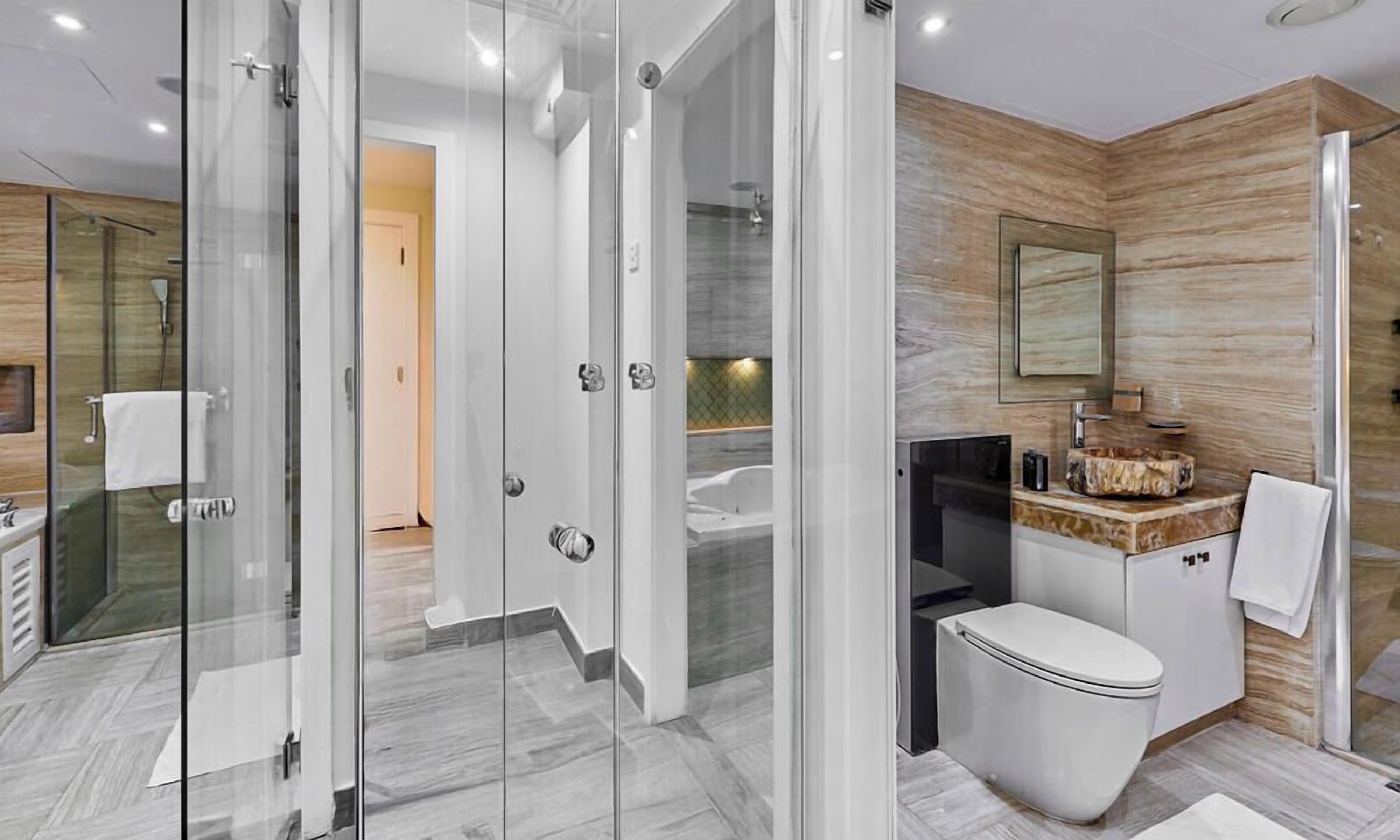 Appartement Deluxe, balcon | Salle de bain