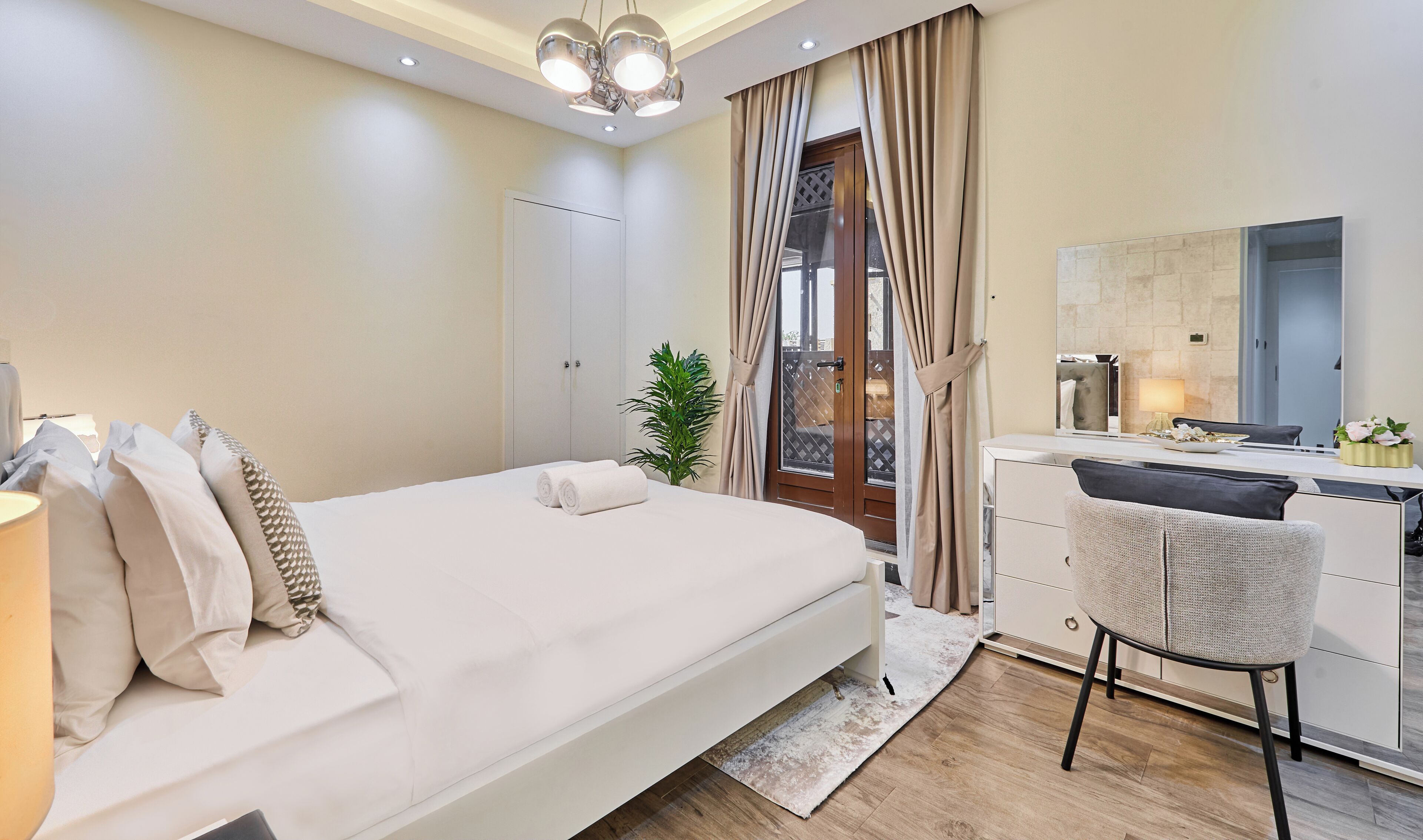 Deluxe Apartment, Balcony | In-room safe, blackout curtains, iron/ironing board, free WiFi