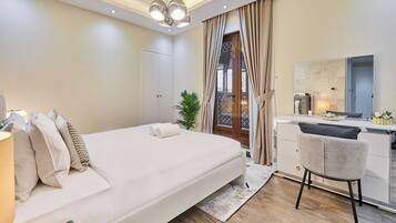 Deluxe Apartment, Balcony | In-room safe, blackout curtains, iron/ironing board, free WiFi
