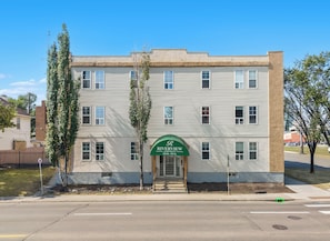 A multi-story building with a green awning displaying the name 'Riverview Apartments.' - Edmonton Convention Centre Studio | Parking, Wifi (Edmonton)
