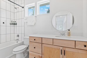 Bathroom - 124 E 6th Street — Springfield, Jacksonville (Jacksonville)