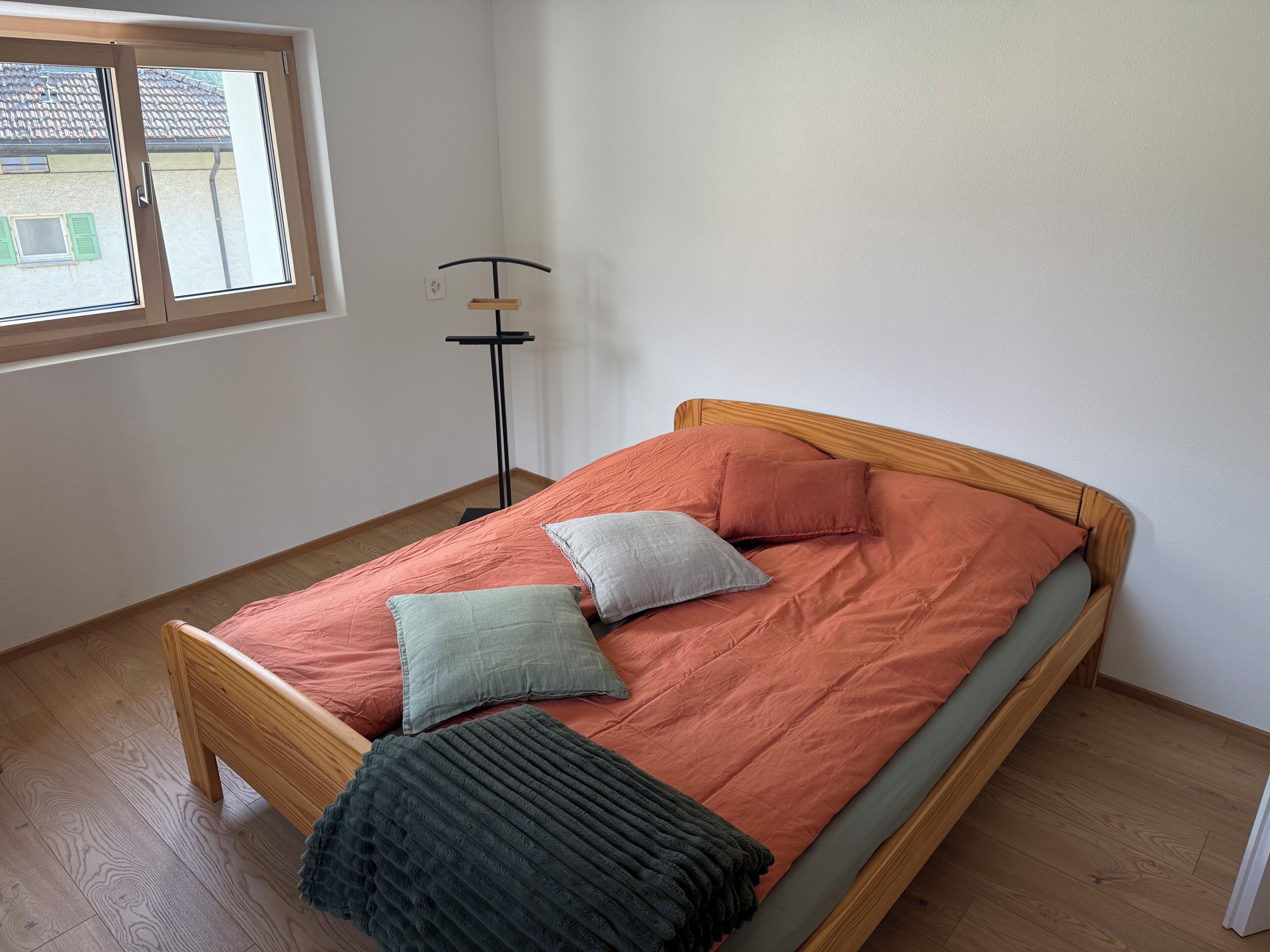 Desk, WiFi (free), bed sheets