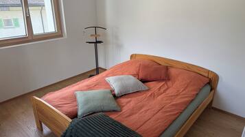 Desk, WiFi (free), bed sheets