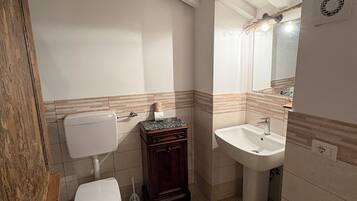 Double Room, Non Smoking, Garden View | Bathroom