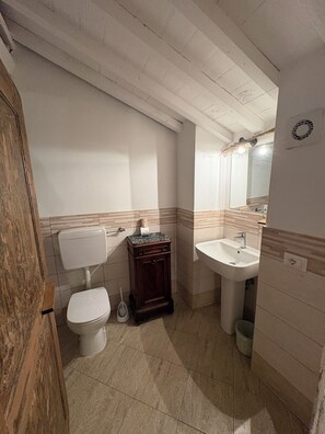 Habitación doble, para no fumadores, vista al jardín | Baño