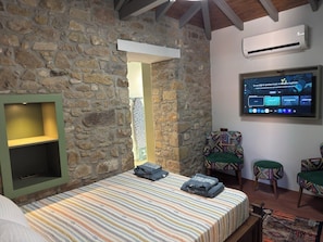 Luxury Duplex, City View | In-room safe, iron/ironing board, WiFi (free) - Center Stone Guest House (Çanakkale)