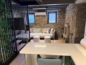Luxury Duplex, City View | Living area - Center Stone Guest House (Çanakkale)