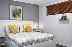 Room - Sea Breeze 2-bedroom apartment with AC in Mandurah (Mandurah)