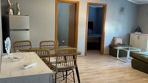 A modern living space with a dining area, a kitchenette, and a bedroom. - Relax and be well in this fresh apartment for 4 + Parking on the island of Vir (Vir)