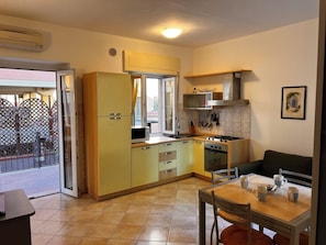 Private kitchen - Tuscany: a cozy home just 100 meters from the sea, in the heart of Marina di Grosseto (Marina di Grosseto)