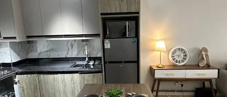 Departamento Deluxe, balcón, vista a la ciudad | Cocina privada