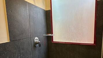 Deluxe Room, Garden View | Bathroom | Slippers