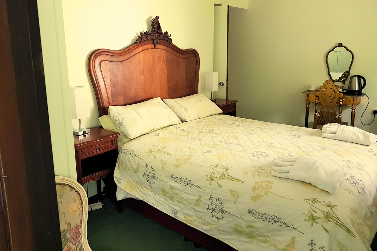 Iron/ironing board, WiFi (free)